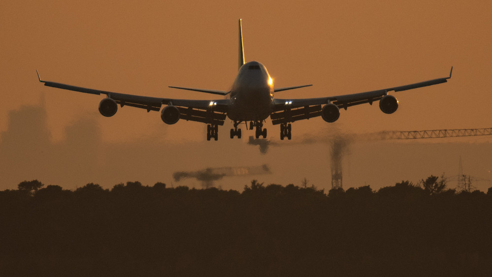 Flugzeuge machen rund um den Aiport Frankfurt viel Lärm - betroffene Gemeinden bekommen als Ausgleich Extra-Geld vom Land