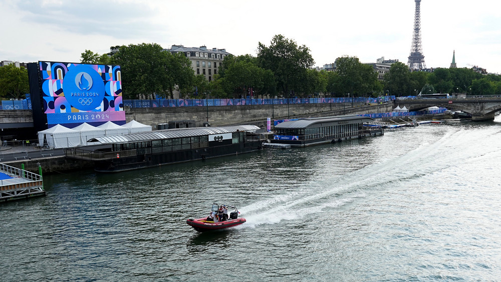 Die Wasserqualität der Seine bleibt ein großes Thema bei den olympischen Spielen in Paris.