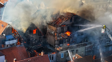 Gebäudebrand in Lauterbach Feuerwehr verhindert Übergreifen