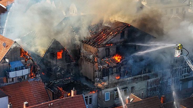 Brand am Marktplatz in Lauterbach - mehrere Häuser betroffen