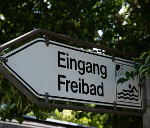 Freibäder in Hessen - Hitze bringt Personal an Grenzen