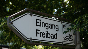 Freibäder in Hessen - Hitze bringt Personal an Grenzen