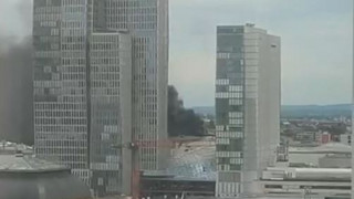 Rauchwolke über Frankfurt: Feuer auf dem Gerichtsgelände