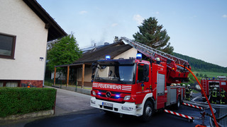 Feuer in Zierenberg: Dachgeschoss von Wohnhaus brennt