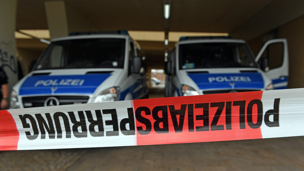 In Leipzig ist eine Siebenjährige mutmaßlich von ihrer großen Schwester so schwer verletzt worden, dass sie wenig später im Krankenhaus starb (Symbolbild).