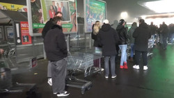 Ein letztes Mal Böllern? Niederländer stürmen deutsche Feuerwerksmärkte