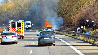 Auto gerät auf A66 bei Bad Soden-Salmünster in Brand