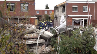 Nach Reihenhausexplosion: Trümmersuchhunde schlagen an
