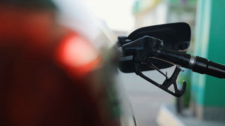 Spritpreise im Blick: Erhöhung nur alle drei Stunden?