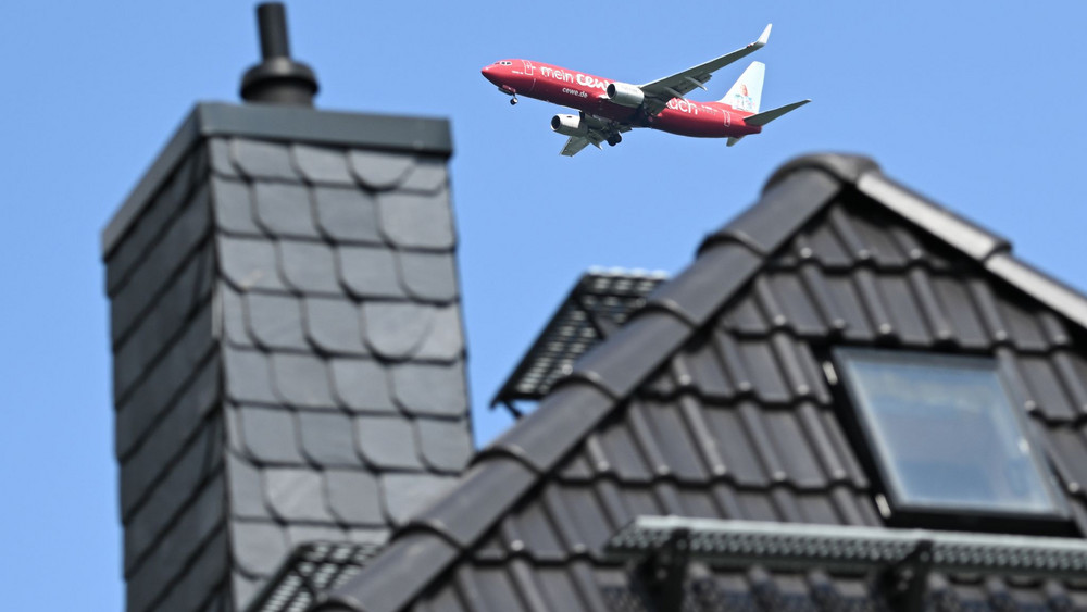Flugzeug über Neu-Isenburg