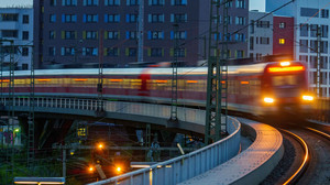 Kontrolleure in S-Bahn in Frankfurt angegriffen und verletzt