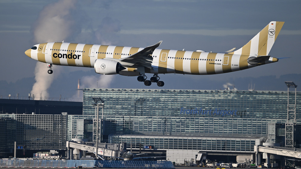 Eine Condor-Maschine musste kurz vor der Landung am Frankfurter Flughafen durchstarten (Symbolbild).
