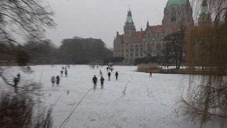 Trotz Verbotsschild: Schlittschuhläufer tummeln sich Hannoveraner Maschsee