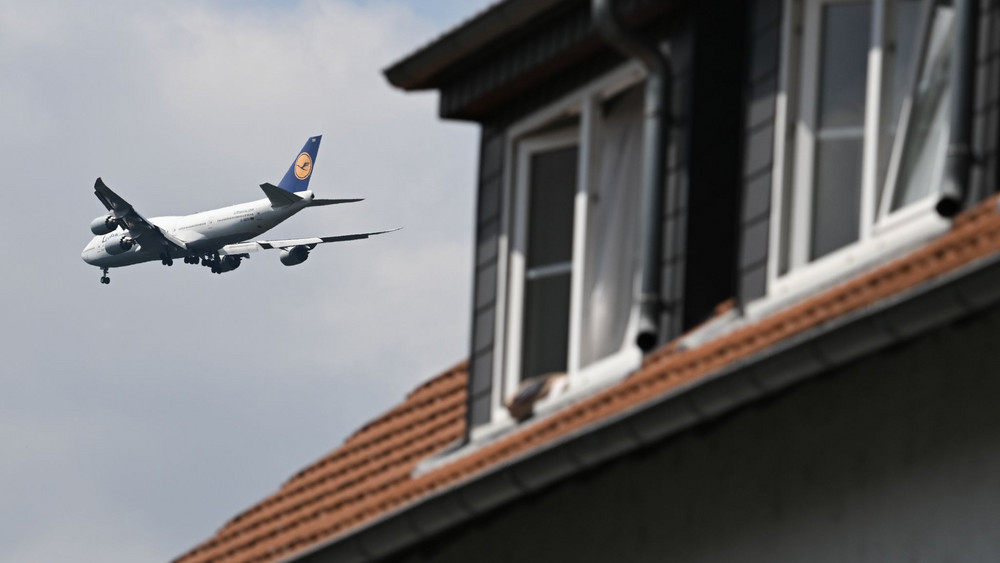 Flugzeug über Neu-Isenburg