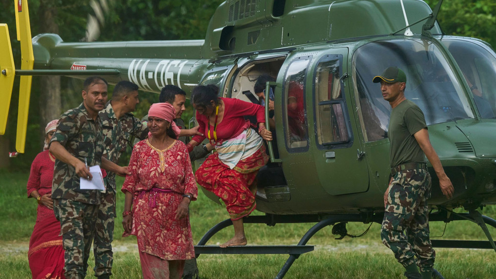 Sturzflut an Grenze zwischen China und Nepal