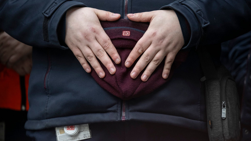 Zugbegleiter stirbt nach Angriff bei Ticketkontrolle