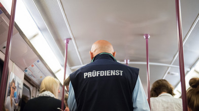 Kelsterbach: Bahnmitarbeiter und Polizei attackiert