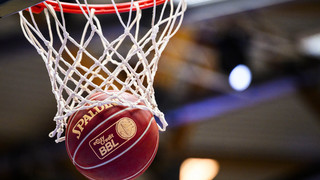 Basketball: Klaus Perwas bleibt Skyliners-Trainer