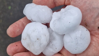 Zwei Monate nach Hagel in Kassel: Viele Autos und Dächer noch kaputt