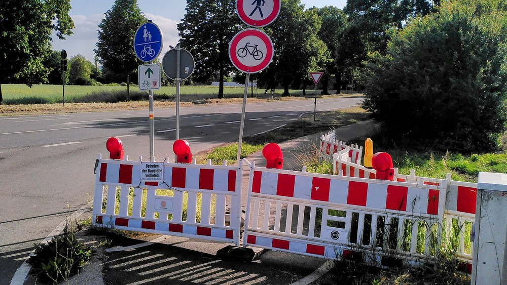 Radweg-Sperrung mit Gefahren