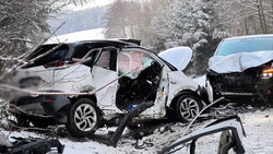 Tödlicher Glätteunfall in Bayern: Frontalzusammenstoß bei Reisbach