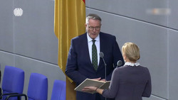 Auf Bas folgt Schweitzer: Arbeitsminister im Bundestag vereidigt 
