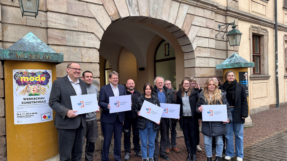 Mitarbeiter des Vonderau Museums und Fuldas Oberbürgermeister Dr. Heiko Wingenfeld (Dritter von links) haben das Sonderprogramm zum 150-jährigen Jubiläums des Museums vorgestellt. 