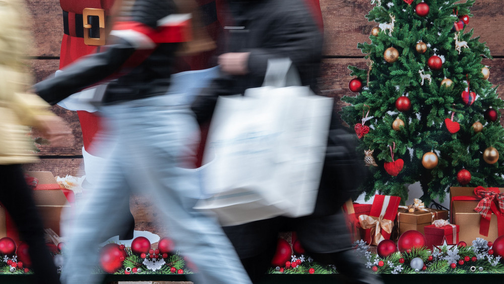 Trotz Krisenstimmung wollen die Deutschen dieses Jahr mehr für Weihnachtsgeschenke ausgeben (Symbolbild).