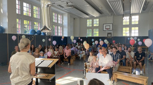 Einschulung in Laubach: Erstklässler lassen Luftballons steigen