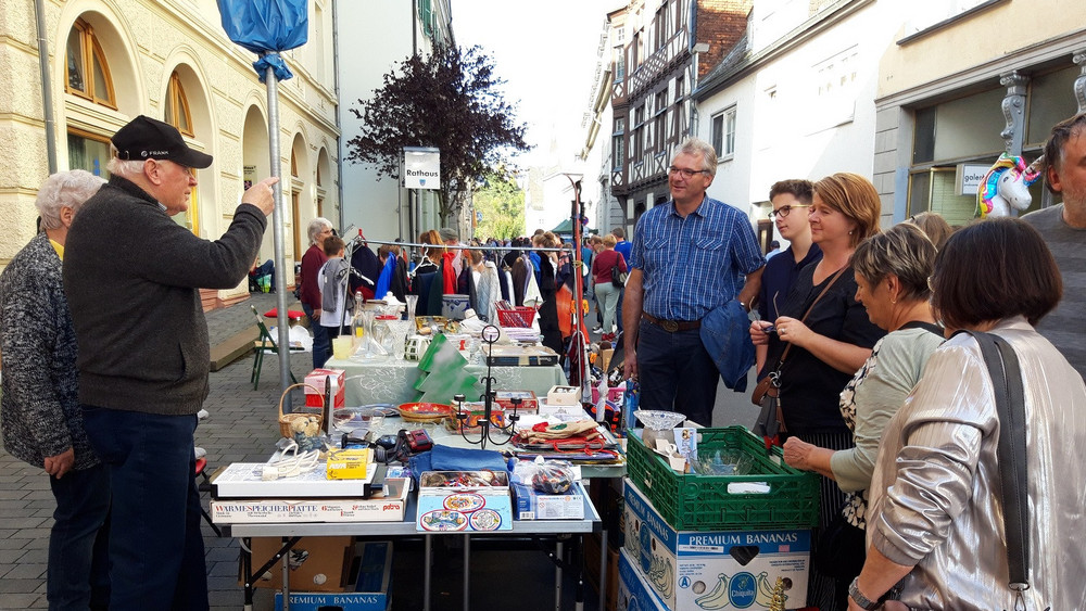 Zu sehen ist ein Stand auf dem Weilburger Residenzmarkt.