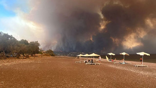 Rhodos-Rückkehrer am Frankfurter Flughafen berichten über Evakuierung
