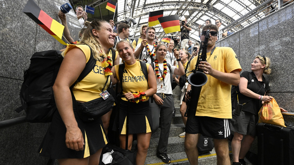 Die olympischen Athletinnen und Athleten wurden am Kölner Hauptbahnhof musikalisch empfangen. 