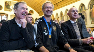 U17-Weltmeister zurück: Neuendorf und Co. stehen Spalier