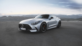 Das neue Mercedes-AMG GT Coupé - Interieur-Design - „hyperanaloge“ Kombination aus analoger Geometrie und digitaler Welt