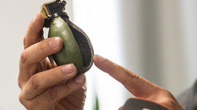 Frau bringt Granatenhülle zur Polizei – Posten evakuiert