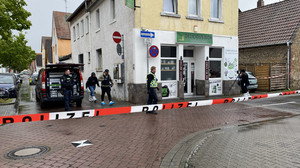 Schüsse in Rüsselsheim: Weiter Fahndung - Gesuchter bewaffnet?