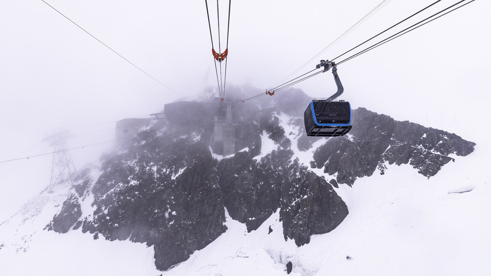Nach einem Defekt mussten 270 Touristen aus einer Gondel in einem Skigebiet in der Schweiz gerettet werden.