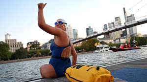 Nathalie Pohl schwimmt 200 km von Frankfurt nach Köln