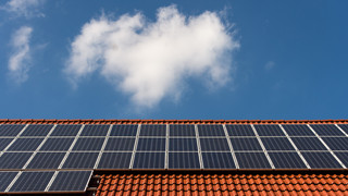 Unbekannte klauen Solarmodule von Flugzeughangar in Reichelsheim