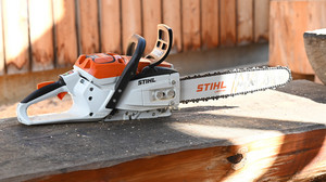 Mann bedroht Saufkumpane in Mörfelden mit Kettensäge