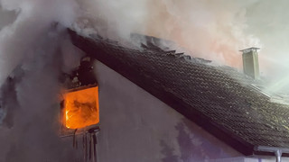 Drei Verletzte und 700.000 Schaden bei Hausbrand in Neu-Anspach