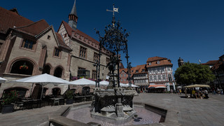 Wasser rot eingefärbt: Wieder Attacke auf das Gänseliesel in Göttingen