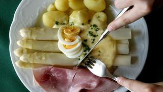 Spargel kochen, grillen oder braten: So wird er perfekt