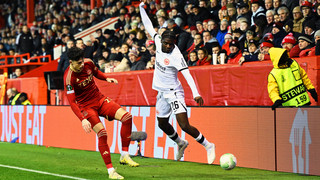 Eintracht Frankfurt: Torwart Trapp in Leverkusen dabei