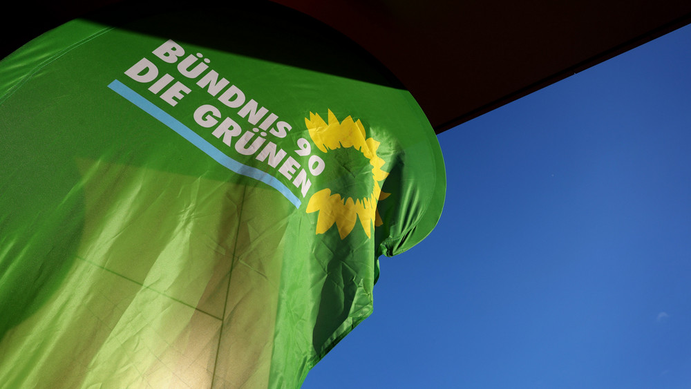 Kritk kommt von den Grünen an der Klima- und Sozialpolitik sowie am Hessengeld.