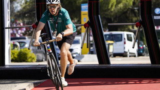 Unerkannt beim Fahrradrennen: Sebastian Vettel fährt Swiss Epic