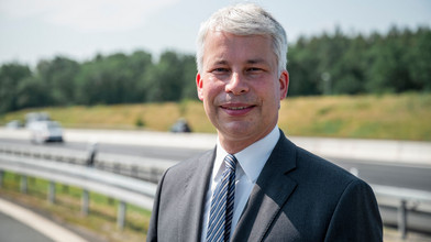 Niedrigwasser am Rhein: Sonntag-Fahrverbot für Lkw aufheben?