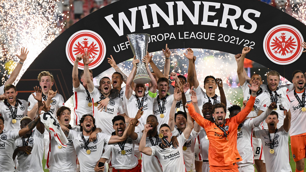 Eintracht Frankfurt wird am Freitag 125 Jahre alt. Gerade in der jüngeren Vergangenheit gab es einige große Erfolge wie den Pokal-Sieg 2018 oder dem sensationellen Europa-League-Sieg 2022 (Foto). 