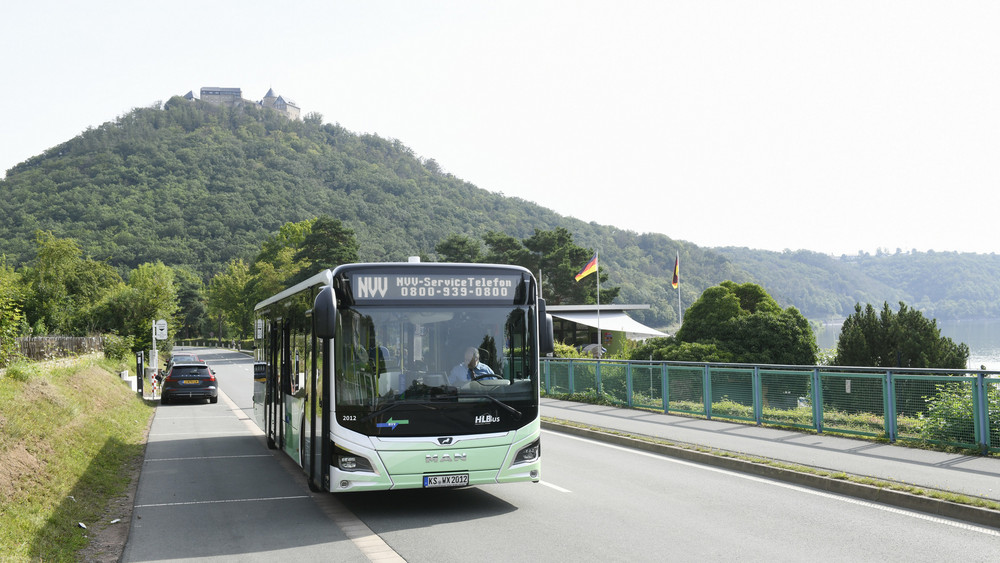 Auch rund um den Edersee soll das Busangebot zum Fahrplan-Wechsel Mitte Dezember besser werden.