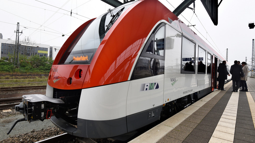 Bahnkunden müssen in Südhessen erneut ausfallende Züge wegen Personalmangels einkalkulieren.